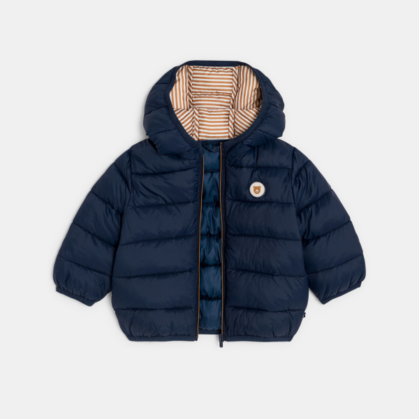 سترة زرقاء مبطنة بغطاء رأس، للصبي الصغير